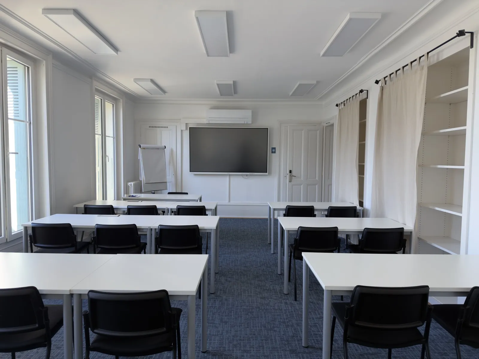 Salle de séminaire LT-91 à louer à Lausanne, lumineuse et équipée